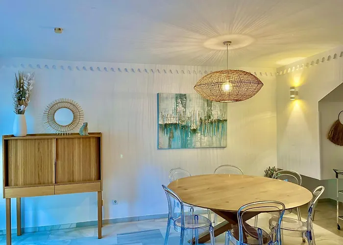Trocadero Beach, Pool And Tennis *